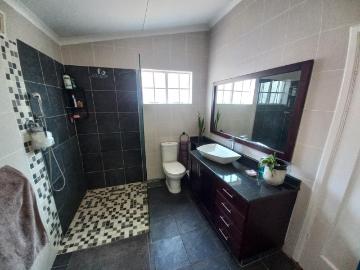 3 Bedroom House For Sale in Clarendon
