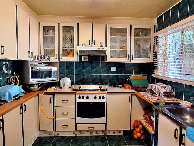 3 Bedroom House For Sale in Clayfield