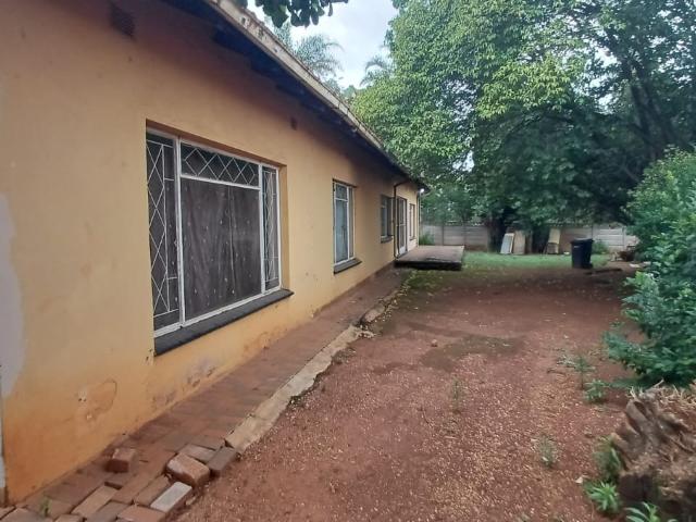 3 Bedroom House For Sale in Clayville East
