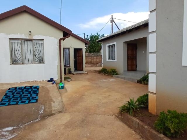 3 Bedroom House For Sale in Clayville