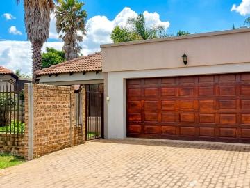 3 Bedroom House For Sale in Clearwater Estate