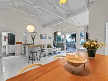 3 Bedroom House For Sale in Clifton