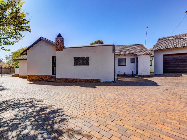 3 Bedroom House For Sale in Crystal Park