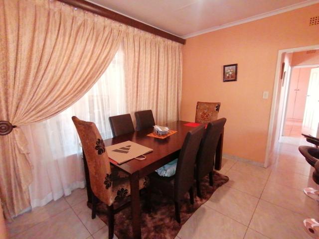 3 Bedroom House For Sale in Crystal Park
