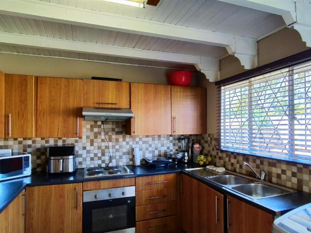 3 Bedroom House For Sale in Crystal Park