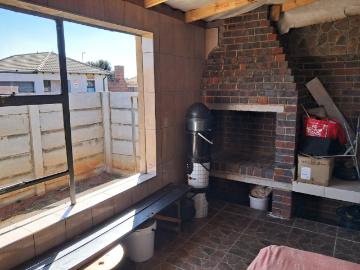3 Bedroom House For Sale in Crystal Park