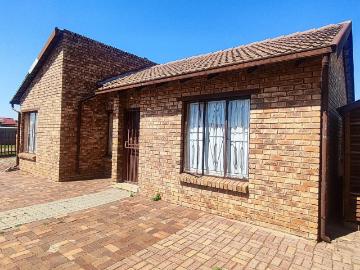 3 Bedroom House For Sale in Crystal Park