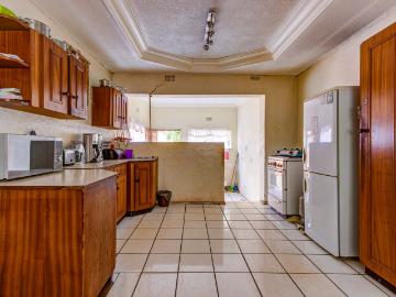 3 Bedroom House For Sale in Crystal Park