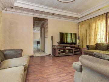3 Bedroom House For Sale in Crystal Park