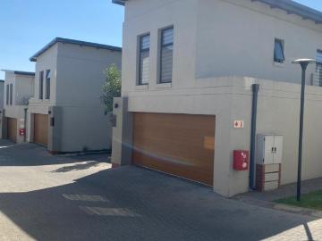 3 Bedroom House For Sale in Crowthorne AH