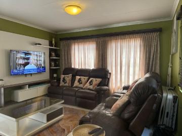 3 Bedroom House For Sale in Amandasig