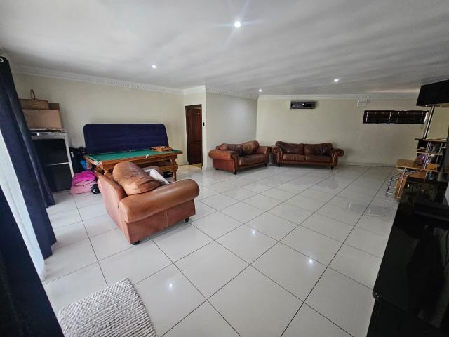 3 Bedroom House For Sale in Amanzimtoti