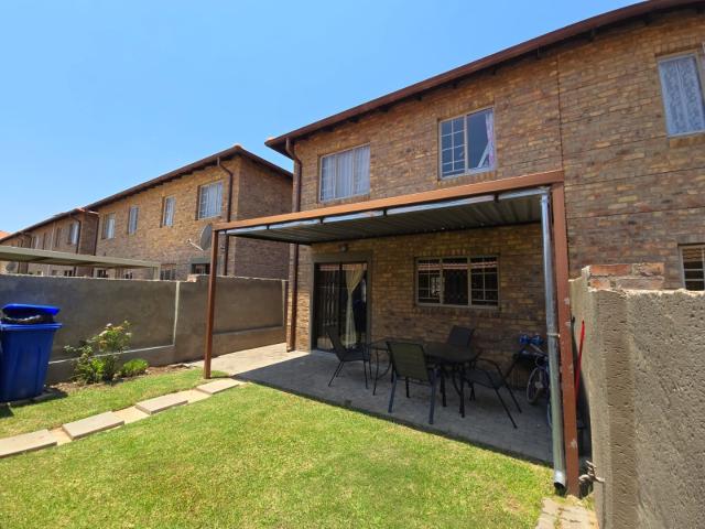 3 Bedroom House For Sale in Annlin
