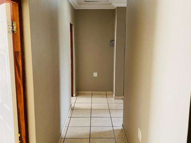 3 Bedroom House For Sale in Aerorand