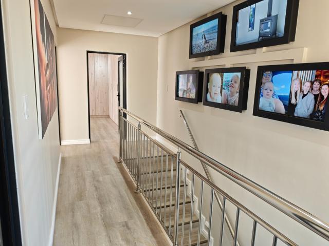 3 Bedroom House For Sale in Altona Village