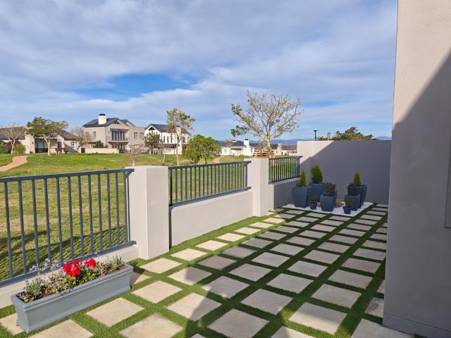 3 Bedroom House For Sale in Altona Village