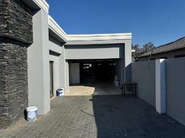 3 Bedroom House For Sale in Alveda