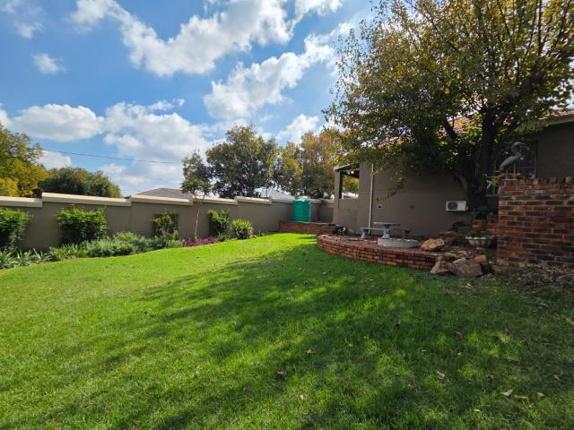 3 Bedroom House For Sale in Alberton North