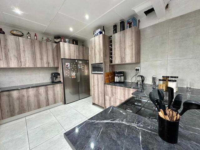 3 Bedroom House For Sale in Alberton North