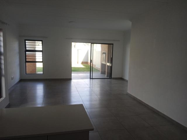 3 Bedroom House For Sale in Alberante