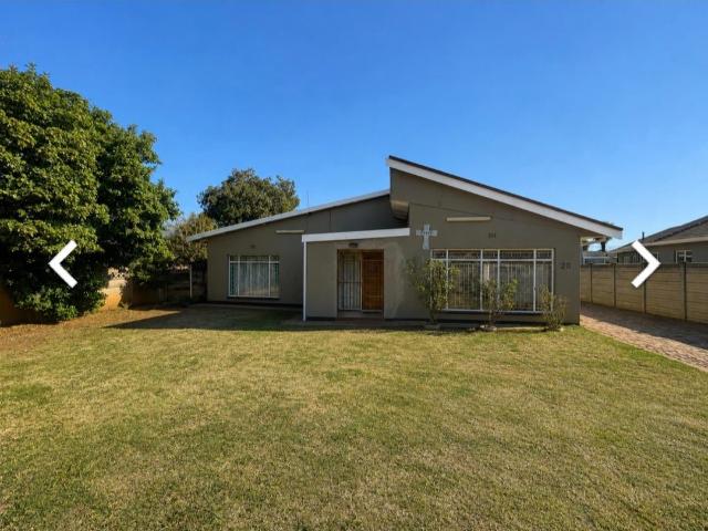 3 Bedroom House For Sale in Arcon Park