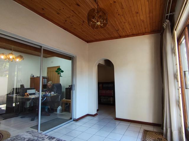 3 Bedroom House For Sale in Aston Manor