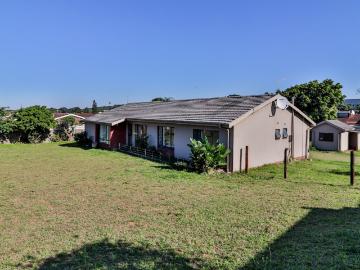 3 Bedroom House For Sale in Athlone Park