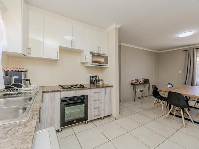 3 Bedroom House For Sale in Azaadville Gardens
