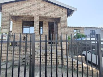 3 Bedroom House For Sale in Bombay Heights