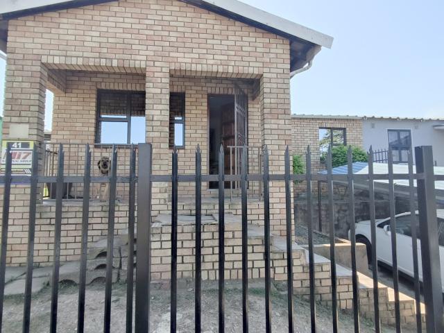 3 Bedroom House For Sale in Bombay Heights