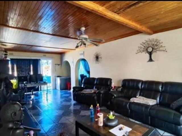 3 Bedroom House For Sale in Bonaero Park