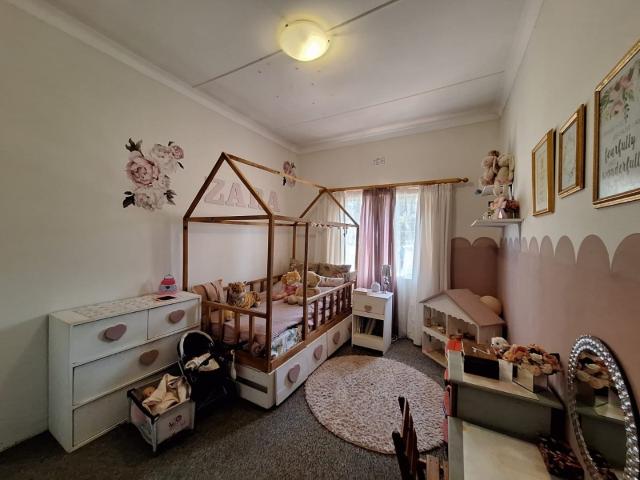3 Bedroom House For Sale in Bayswater