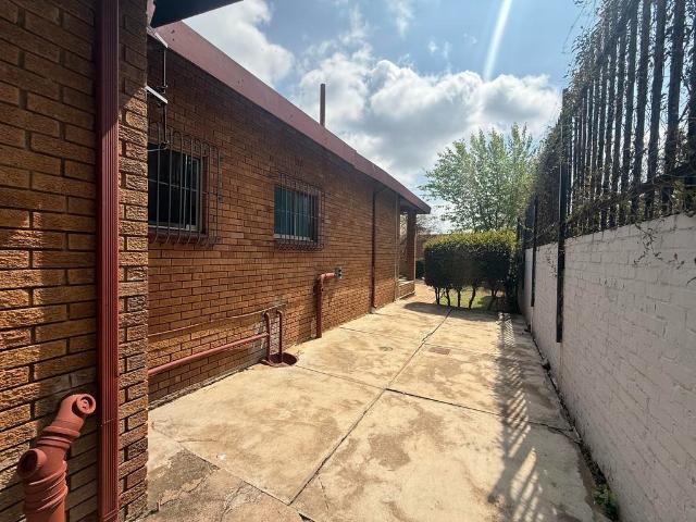 3 Bedroom House For Sale in Baileys Muckleneuk