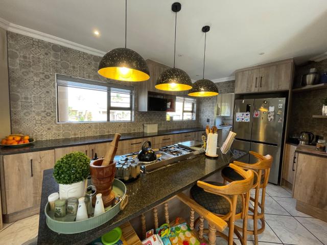 3 Bedroom House For Sale in Bartlett