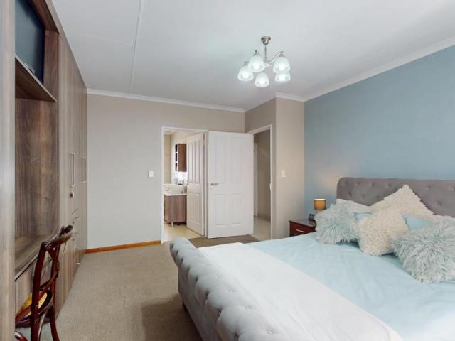 3 Bedroom House For Sale in Bartlett