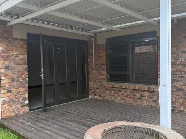 3 Bedroom House For Sale in Bartlett