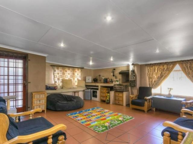 3 Bedroom House For Sale in Bassonia