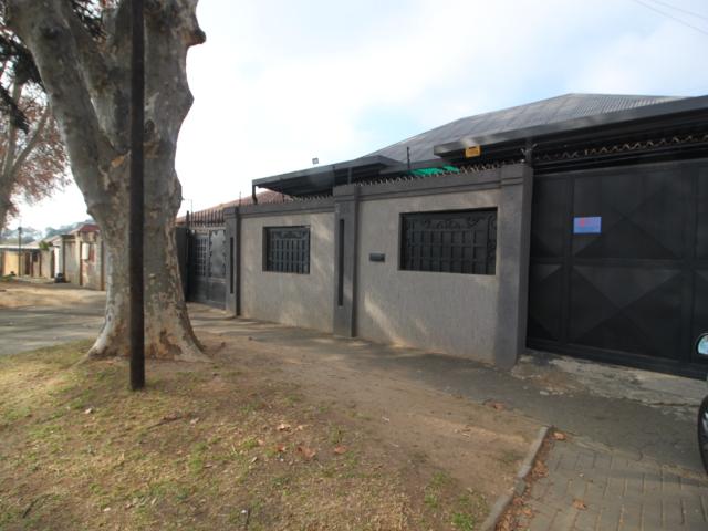 3 Bedroom House For Sale in Bezuidenhout Valley