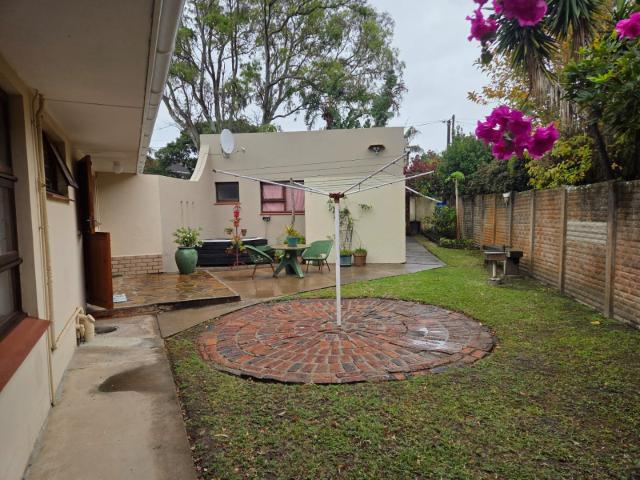 3 Bedroom House For Sale in Beacon Bay
