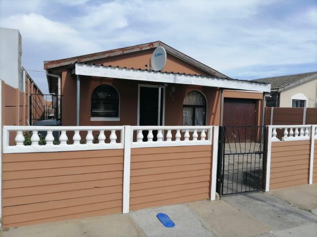 3 Bedroom House For Sale in Beacon Hill
