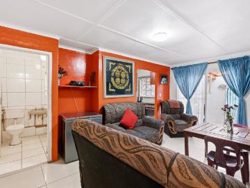 3 Bedroom House For Sale in Beacon Valley
