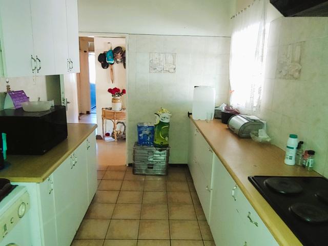 3 Bedroom House For Sale in Beaconsfield