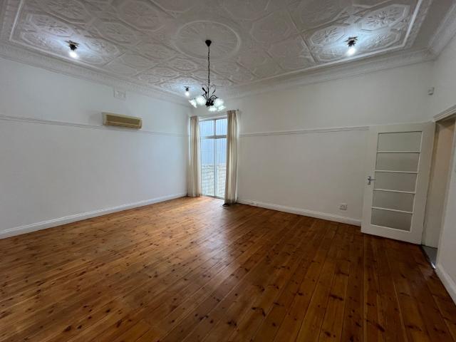 3 Bedroom House For Sale in Beaconsfield