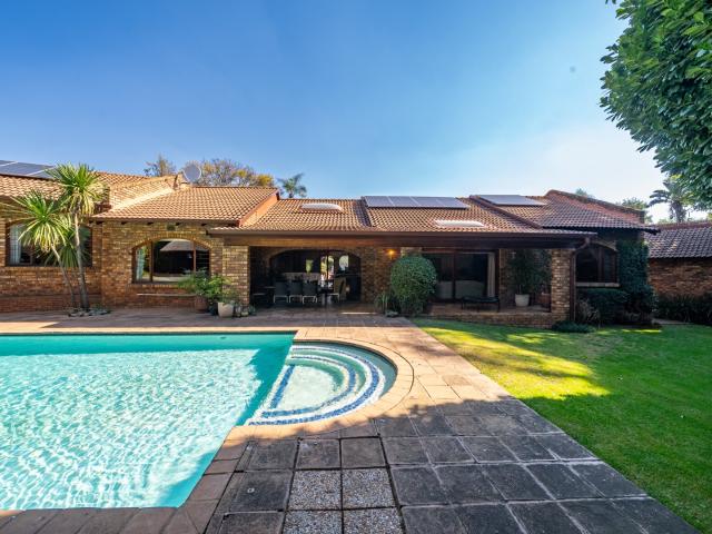 3 Bedroom House For Sale in Bedfordview