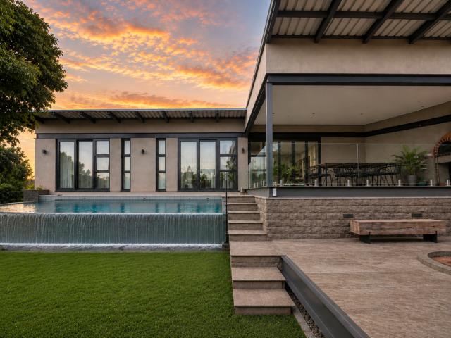 3 Bedroom House For Sale in Bedfordview