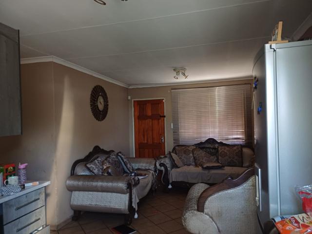 3 Bedroom House For Sale in Bedworth Park