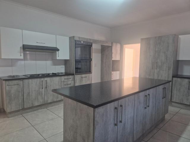 3 Bedroom House For Sale in Bedworth Park