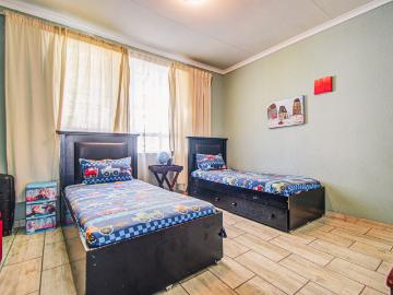 3 Bedroom House For Sale in Benoni West