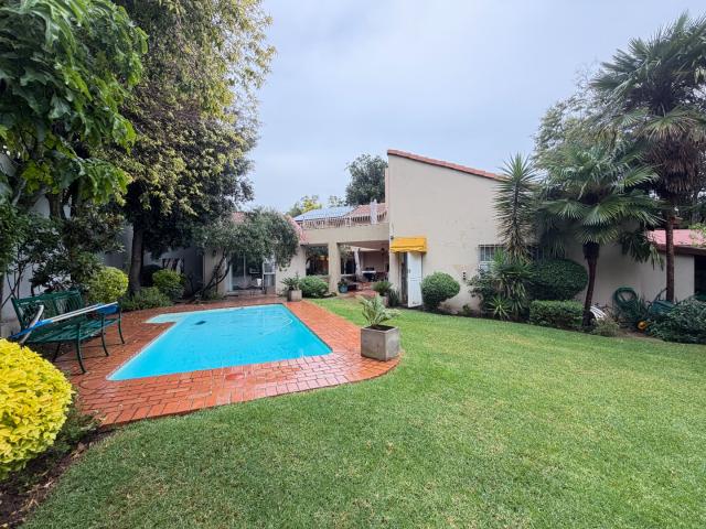 3 Bedroom House For Sale in Benmore Gardens