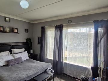 3 Bedroom House For Sale in Berton Park